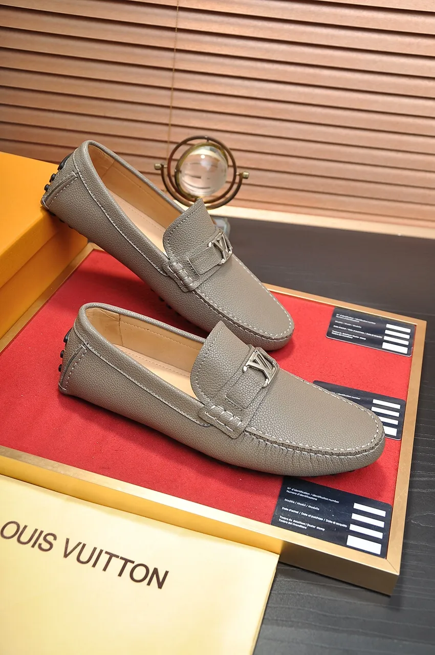 Men's men's shoes 💰420💶 [LV Doudou shoes] (water-dyed cowhide lining) new model is on the market, available on the official website. The new Doudou shoes are processed into single-color materials, and the uppers are made of imported horsehide leather. The body of the shoe is fully hemmed with mark thread, and is lined with imported original cowhide leather. The elegant shoe shape is super suitable for all-matching, and the size is 38-44.